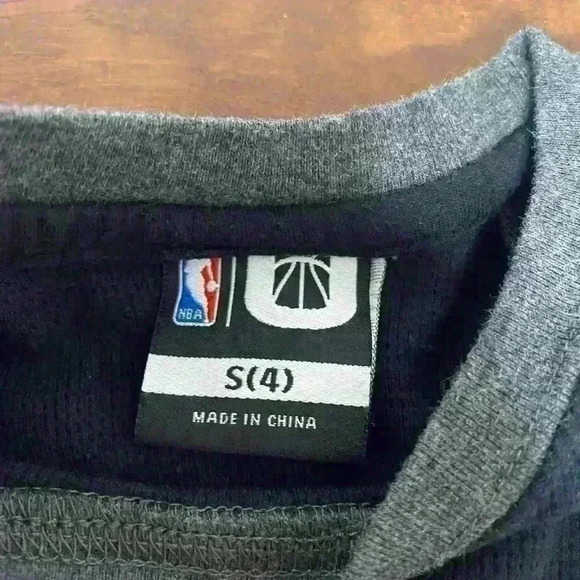 Chicago Bulls Children’s Authentic NBA wear thermal shirt size 4 - Picture 3 of 3